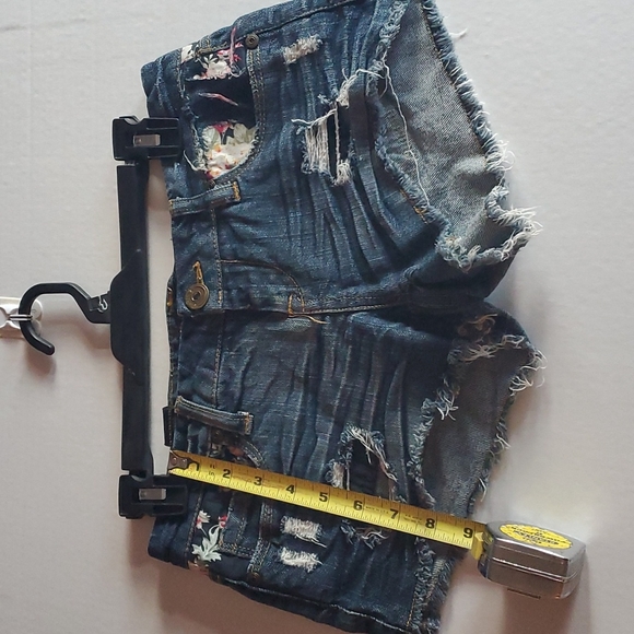 Distressed ripped shorts with flowers so cute❣️ - Picture 6 of 7